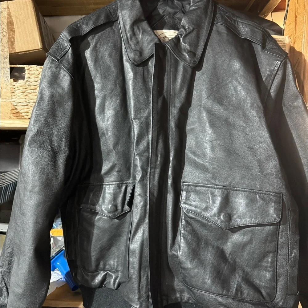 VINTAGE John Ashford Outdoors Leather Jacket Mens L
Black Bomber Retro - Picture 1 of 3